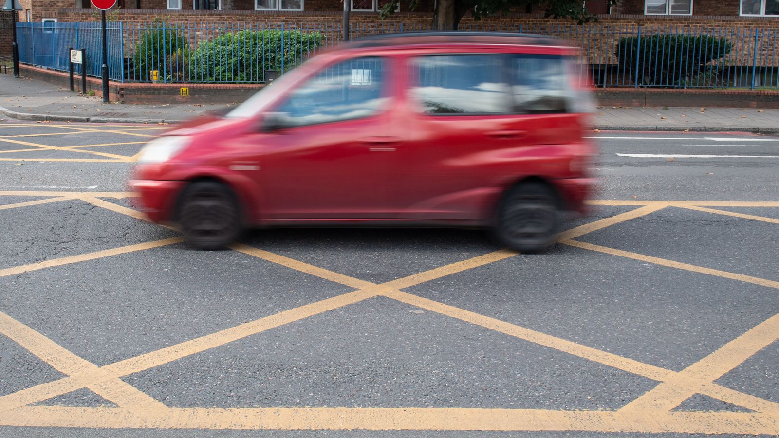 Autofahrer warnten davor, eine „Lawine“ von Bußgeldern zu erwarten, da die Räte in England die Verhängung von Kreuzungen mit gelben Kästchen ab Juni zulassen |  Nachrichten aus Großbritannien