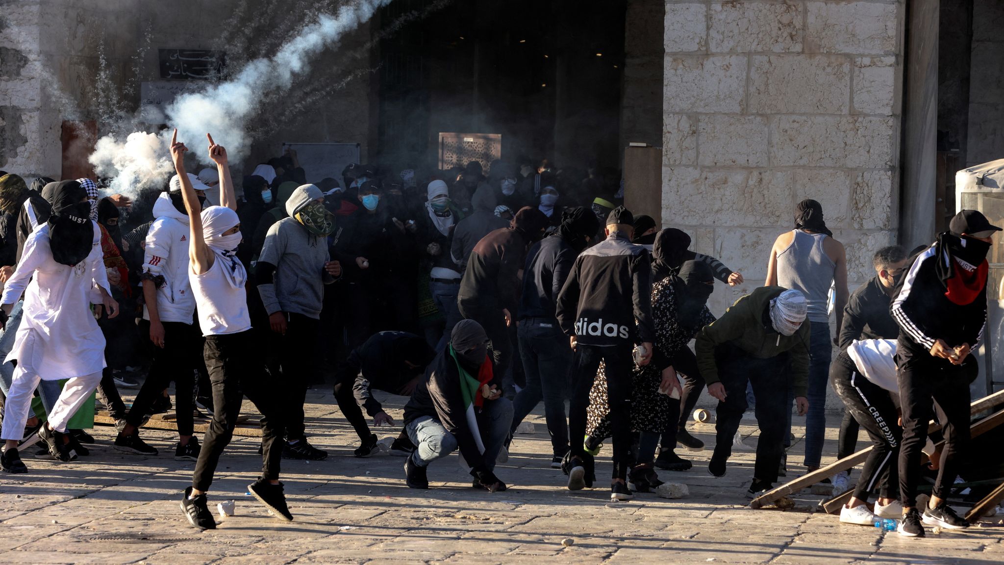 Al-Aqsa mosque: 'More than 150' injured as Israeli police clash with ...