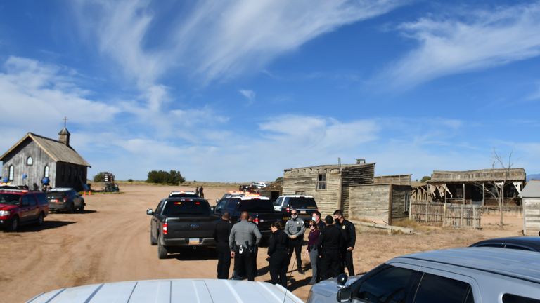 De nouvelles images et images fixes sont publiées au moment où la cinéaste Halyna Hutchins a été tuée sur le tournage de Rust.  Photo : Police de Santa Fe 