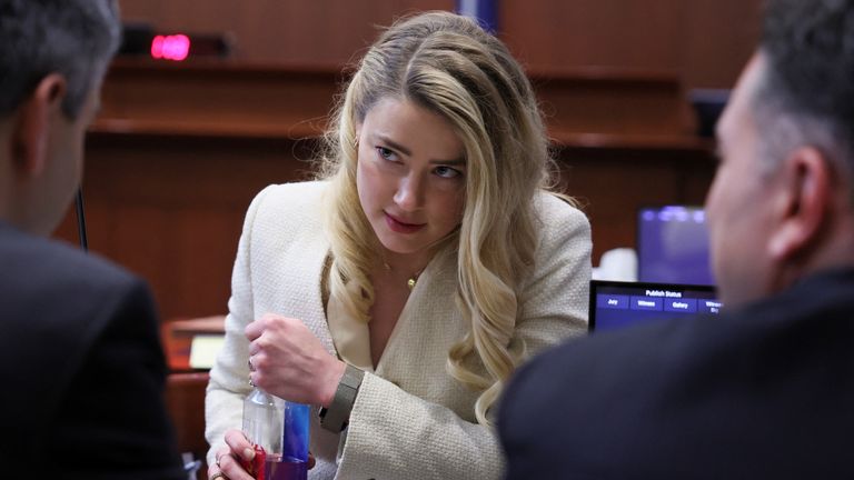 Actor Amber Heard talks to her attorneys during Johnny Depp&#39;s defamation trial against her at the Fairfax County Circuit Courthouse in Fairfax, Virginia, U.S., April 20, 2022. REUTERS/Evelyn Hockstein/Pool
