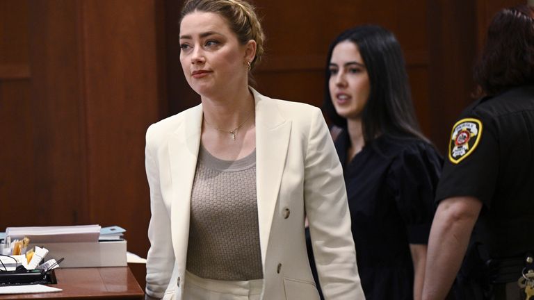Actress Amber Heard arrives at the courtroom for the defamation trial against her at the Fairfax County Circuit Courthouse in Fairfax, Virginia, April 26, 2022. - Actor Johnny Depp sued ex-wife Heard for libel after she wrote an op-ed piece in The Washington Post in 2018 referring to herself as a ..public figure representing domestic abuse... (Photo by Brendan SMIALOWSKI / POOL / AFP)  PIC:AP