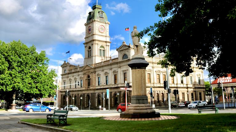 Ballarat is the third biggest town in Victoria, Australia. It is situated between Melbourne and the Grampians Nationalpark.