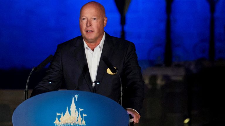     Bob Chuckle, CEO von Walt Disney, hat wegen seiner Reaktion auf die Gesetzesvorlage Gegenreaktionen von Mitarbeitern erhalten