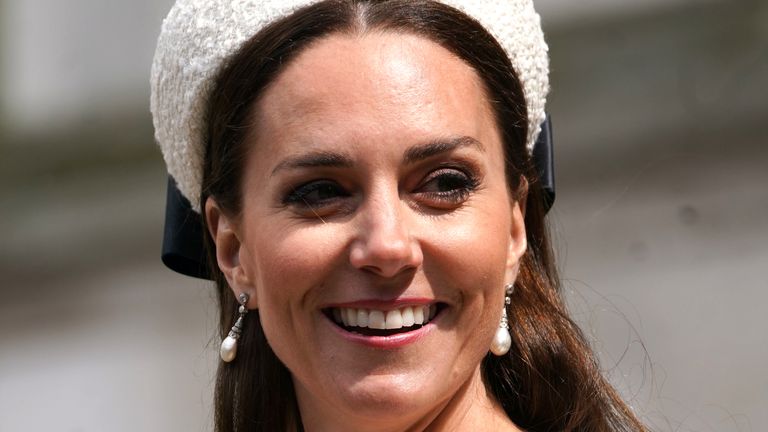 The Duchess of Cambridge attending the Service of Commemoration and Thanksgiving commemorating Anzac Day at Westminster Abbey, London. Anzac Day has been observed in London since King George V attended the first service at Westminster Abbey in 1916 to mark the anniversary of the landings at Gallipoli. Picture date: Monday April 25, 2022.
