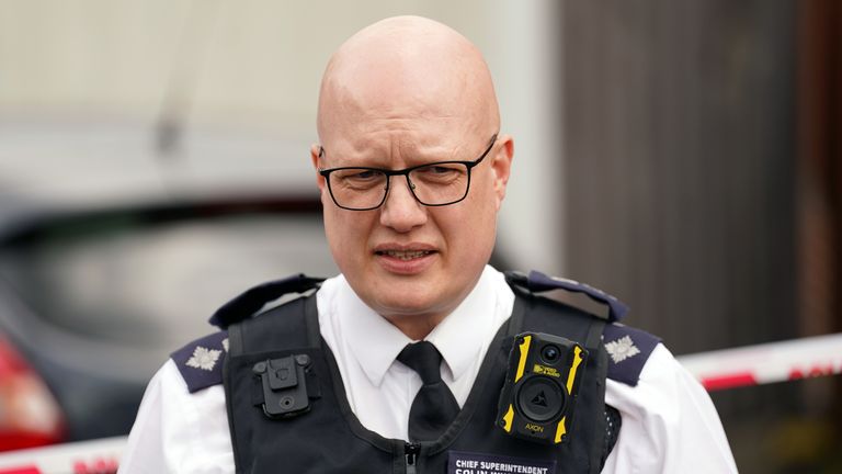 Chief superintendent of the Metropolitan police Colin WIngrove gives a statement to the media outside a house in Bermondsey, south-east London after three women and a man where stabbed to death in the early hours of Monday. Picture date: Monday April 25, 2022.
