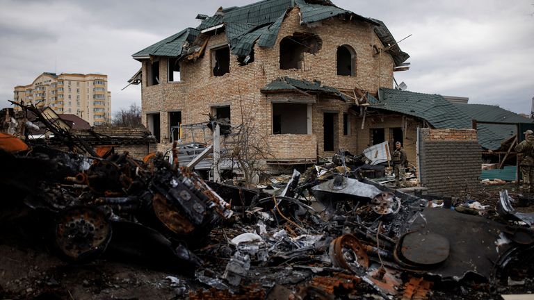 Ukrainian soldiers inspect a destroyed house, amid Russia&#39;s invasion of Ukraine, in Bucha, in Kyiv region, Ukraine, April 6, 2022. REUTERS/Alkis Konstantinidis