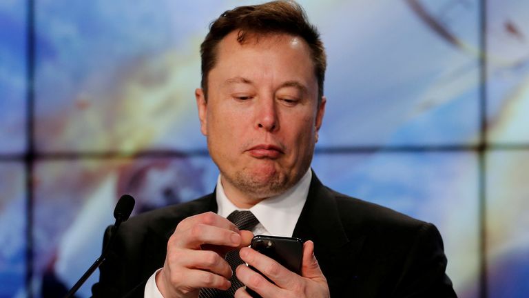 FILE PHOTO: SpaceX founder and chief engineer Elon Musk looks at his mobile phone during a post-launch press conference to discuss a test aborting the capsule during a SpaceX Crew Dragon astronaut's flight at the Kennedy Space Center in Cape Canaveral, Florida, USA January 19, 2020. REUTERS / Joe Skipper / File photo