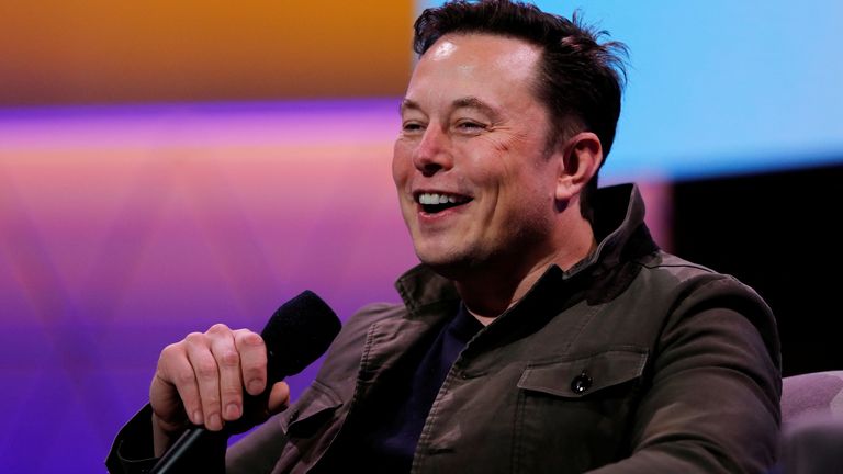 Elon Musk memiliki sekitar 9 persen Twitter. 