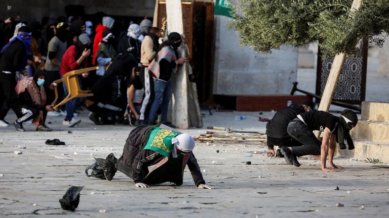 Palestinian protestors clash with Israeli security forces at the compound that houses Al-Aqsa Mosque, known to Muslims as Noble Sanctuary and to Jews as Temple Mount, in Jerusalem&#39;s Old City April 22, 2022. REUTERS/Ammar Awad
