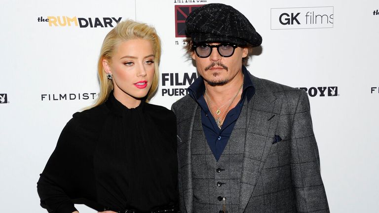 Gli attori Amber Heard e Johnny Depp partecipano alla premiere di "Il diario del rum" al Museum of Modern Art martedì 25 ottobre 2011 a New York.  (Foto AP/Evan Agostini)