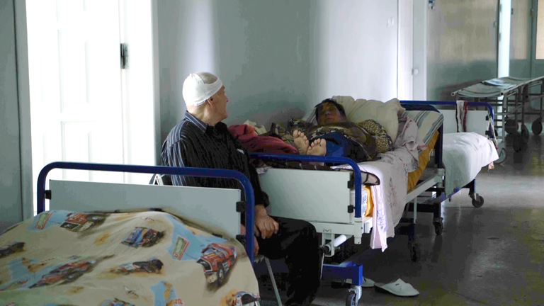 Kharkiv'de Mark Austin parçasıyla birlikte gidecek fotoğraflar Hastanede çekilmiş bir fotoğraf