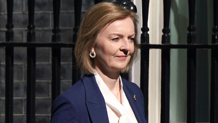 Dışişleri Bakanı Liz Truss, Kabine toplantısı için Londra'nın Downing Caddesi'ne geldi.  Resim tarihi: 26 Nisan 2022 Salı.