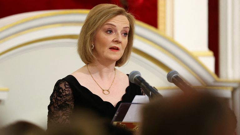 British Foreign Secretary Liz Truss delivers a speech at Mansion House in London, England, April 27, 2022. REUTERS / Hannah McKay