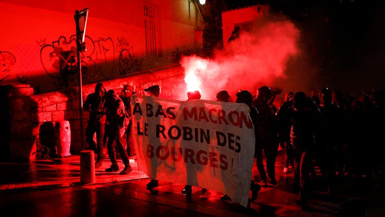 结果公布后，人们参加里昂的示威活动