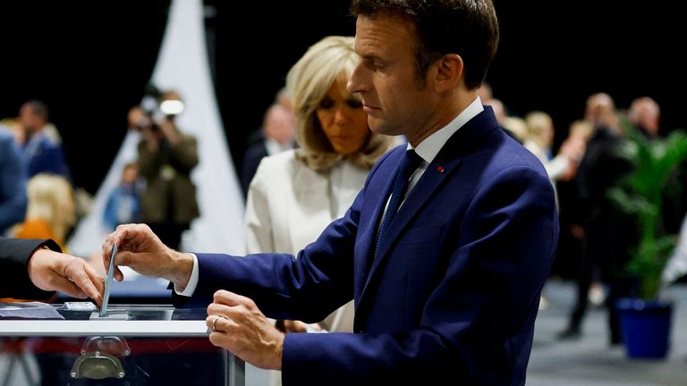 French President Emmanuel Macron, candidate for his re-election, votes in the second round of the 2022 French presidential election, at a polling station in Le Touquet-Paris-Plage, France, April 24, 2022. REUTERS/Gonzalo Fuentes/Pool