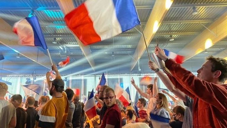 Les supporters de Marine Le Pen à Arras