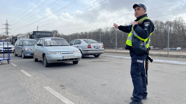 On pense que 100 000 ou plus sont encore piégés à Marioupol