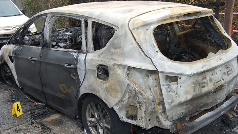 Le Ford S-Max utilisé pour tuer M. Dent a ensuite été retrouvé brûlé