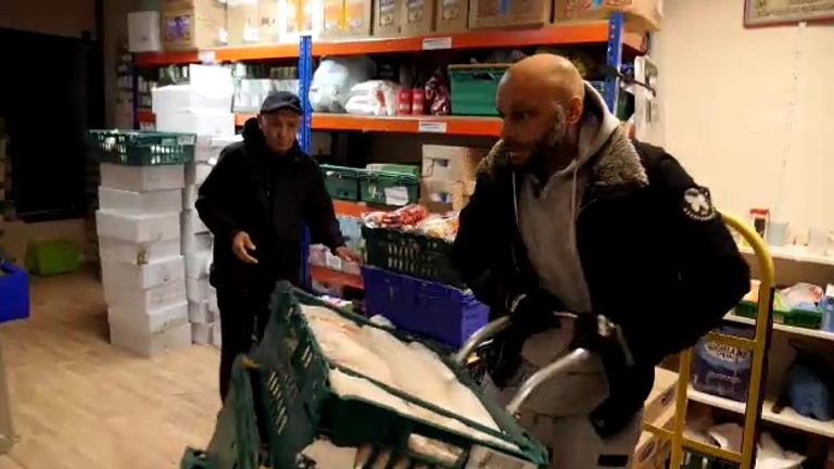 Fahim Dahya, responsable logistique à la banque alimentaire Sufra NW10