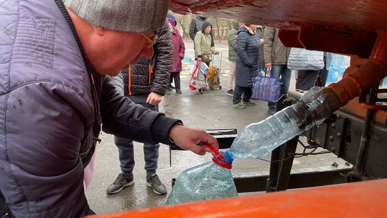 Queueing for water in Mykolaiv 