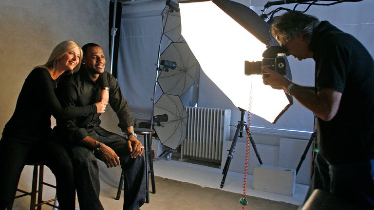 Tennis player Maria Sharapova (L) of Russia and NBA basketball player LeBron James (C) of the U.S. pose for a portrait as photographer Patrick Demarchelier takes their photo for a United Nations Development Programme campaign in New York September 25, 2007.   REUTERS/Joshua Lott (UNITED STATES)