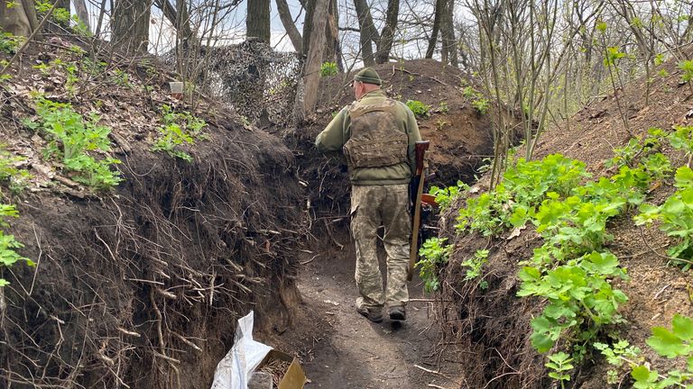 Ukrainian soldier near Pisky