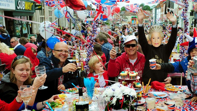 File photo dated 04/06/12 of a street party to commemorate the Queen&#39;s Diamond Jubilee at Ashby De La Zouch, Leicestershire. The Queen&#39;s Platinum Jubilee is being marked with a special four day bank holiday weekend from Thursday June 2 to Sunday June 5. Issue date: Thursday March 10, 2022.

