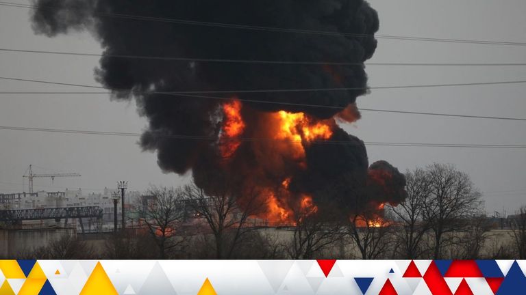 A view shows a fuel depot on fire in the city of Belgorod, Russia April 1, 2022. Pavel Kolyadin/BelPressa/Handout via REUTERS ATTENTION EDITORS - THIS IMAGE HAS BEEN SUPPLIED BY A THIRD PARTY. NO RESALES. NO ARCHIVES. MANDATORY CREDIT.