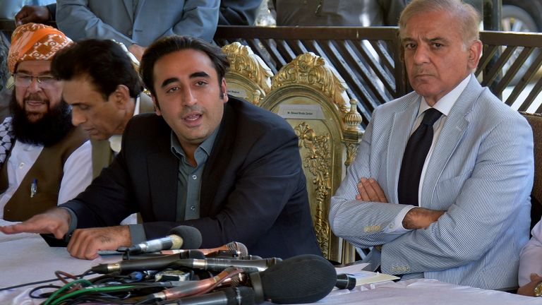 Pakistan opposition party leaders Bilawal Bhutto Zardari, center, and Shahbaz Sharif, right, give a press conference regarding current political situation, in Islamabad, Pakistan, Monday, April 4, 2022. Pakistan&#39;s top court began hearing arguments Monday on whether Prime Minister Imran Khan and his allies had the legal right to dissolve parliament and set the stage for early elections. (AP Photo/F. Khan)
PIC:AP

