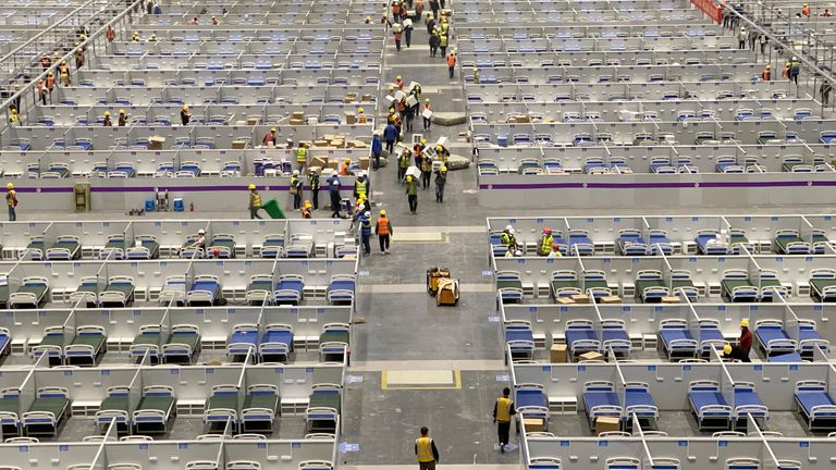 Hôpital temporaire au National Exhibition and Convention Center (Shanghai), 8 avril 2022. (Ding Ting/Xinhua via AP)               