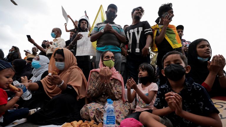 Muslim protesters in Sri Lanka demonstrate against President Rajapaksa 