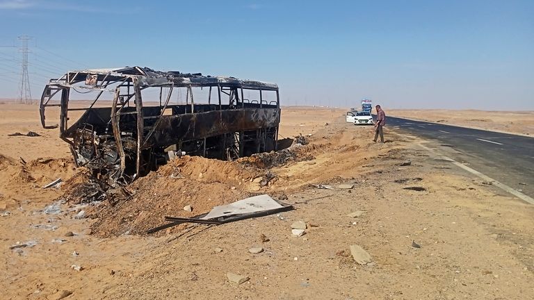 Épave de bus.  Photo : AP