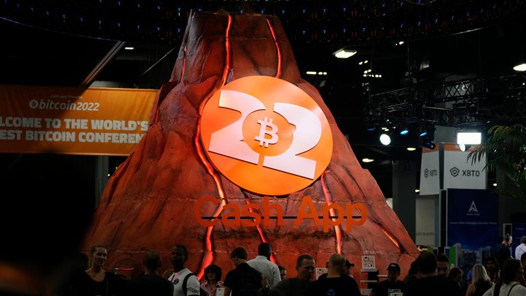 Bitcoin 2022: 'Cash is literally useless' - Dollars and pounds attacked at crypto conference as inflation spikes