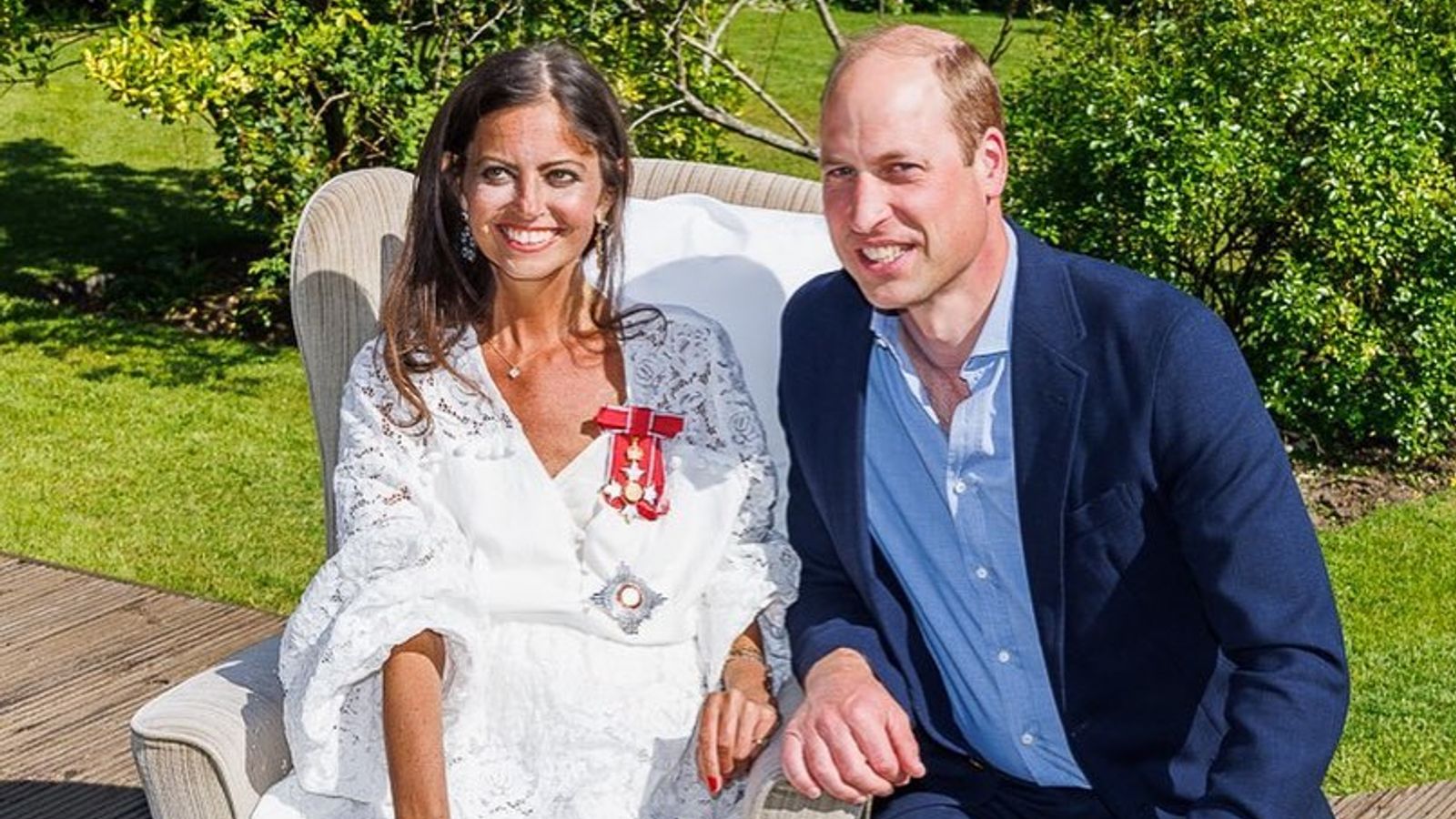 Photo of Deborah James: Princ William osobne odovzdáva titul šampióna rakoviny čriev u seba doma |  Správy zo Spojeného kráľovstva