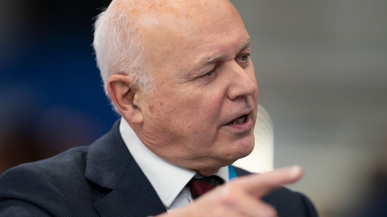 Sir Iain Duncan Smith gives autumn budget warning and says 'tax rises deepen recession'