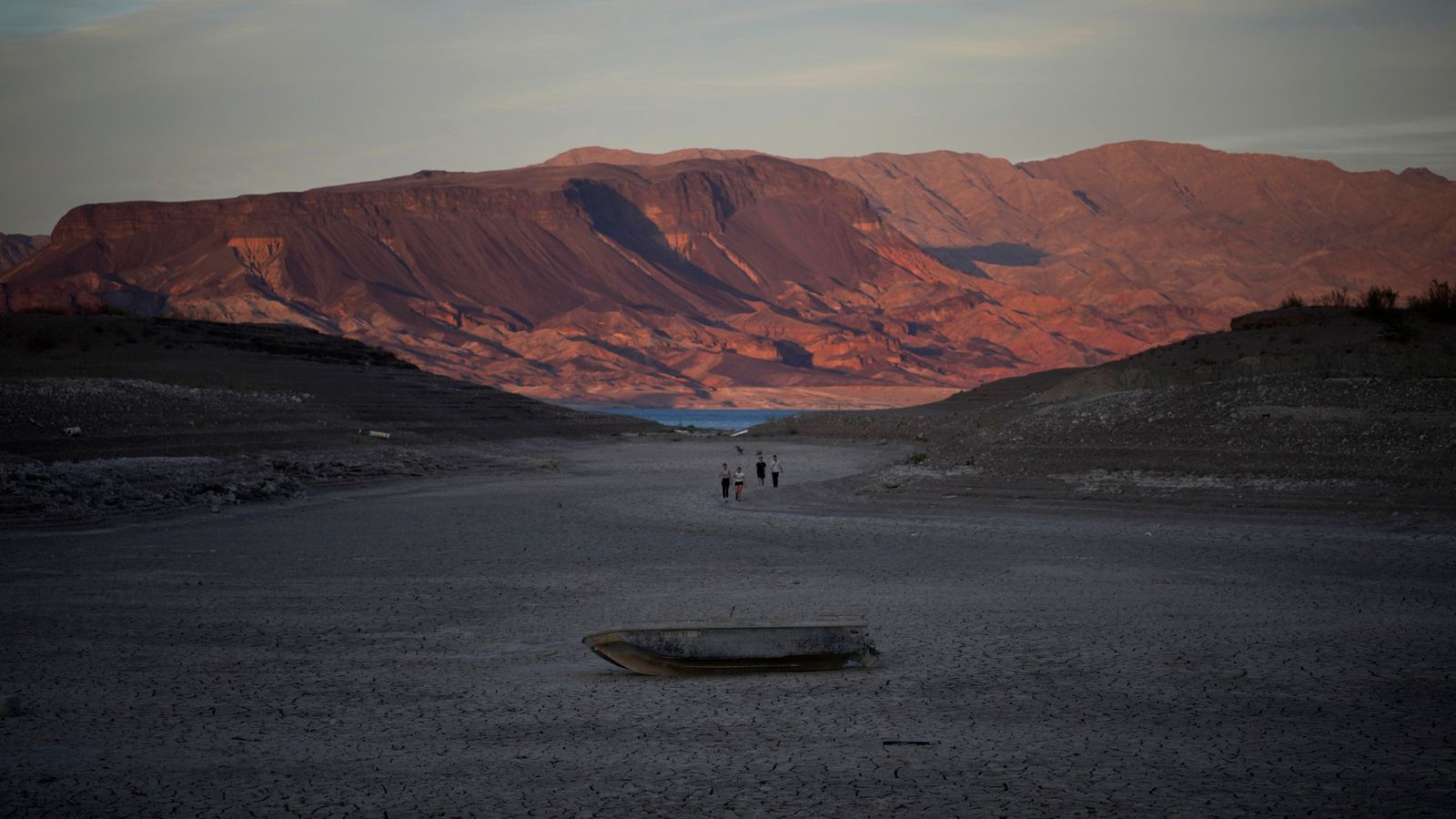 Więcej ludzkich szczątków odkryto w dotkniętym suszą jeziorze Mead w pobliżu Las Vegas |  Wiadomości z USA