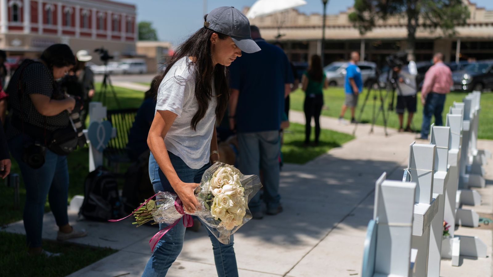 Texas school shooting: Duchess of Sussex visits memorial to Robb ...