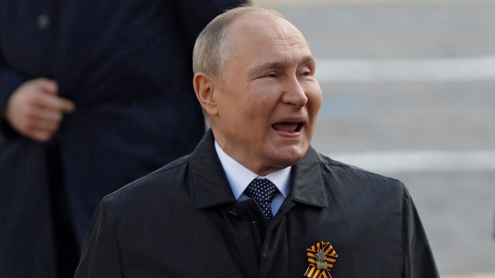 ما يمكن أن تخبرنا به لغة جسد بوتين – ولماذا يمكن أن يكون الزعيم الروسي في “حالته المميتة” الآن ، حسب أحد الخبراء |  اخبار العالم