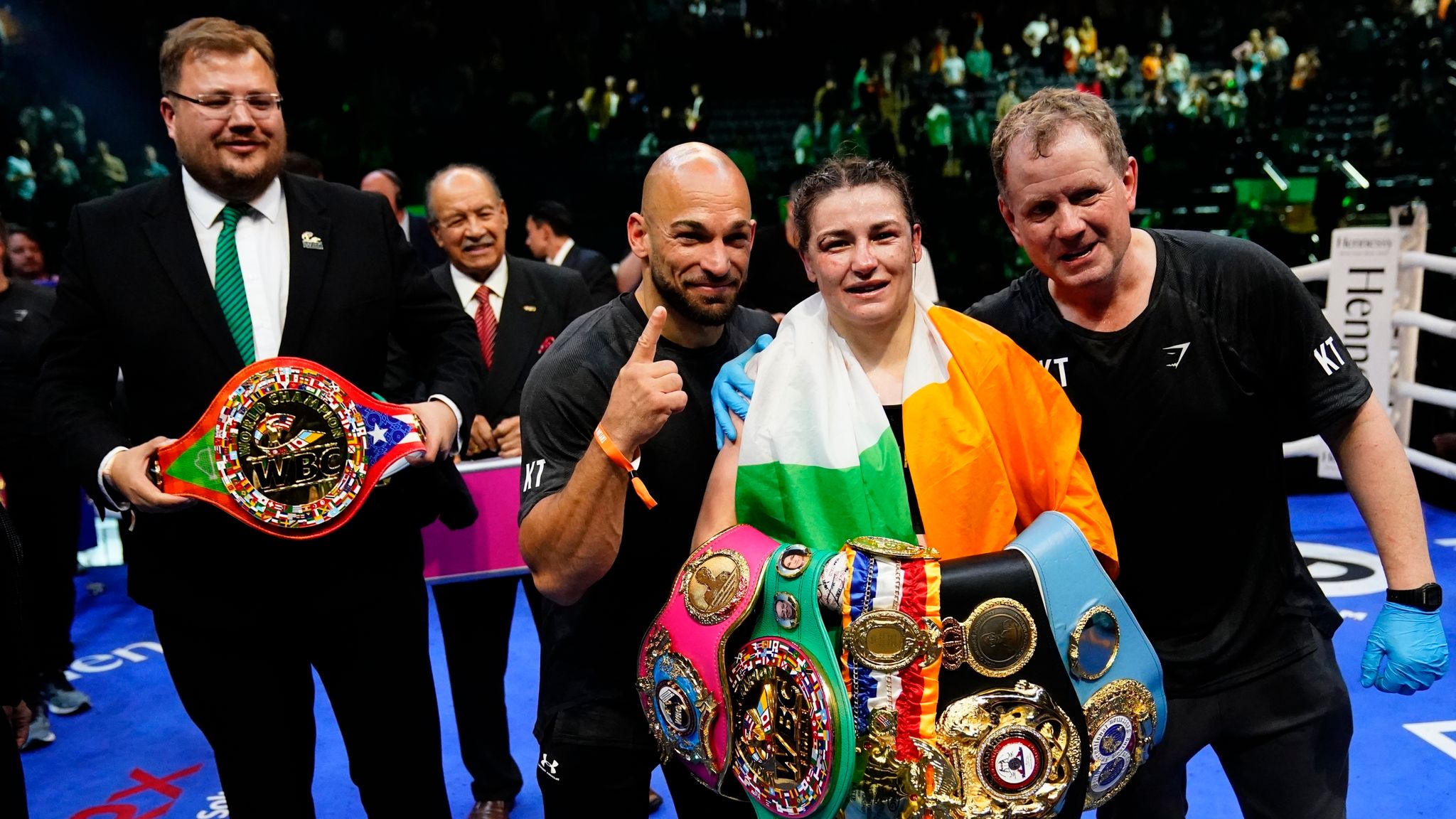 Katie Taylor beats Amanda Serrano at biggest-ever fight in women's