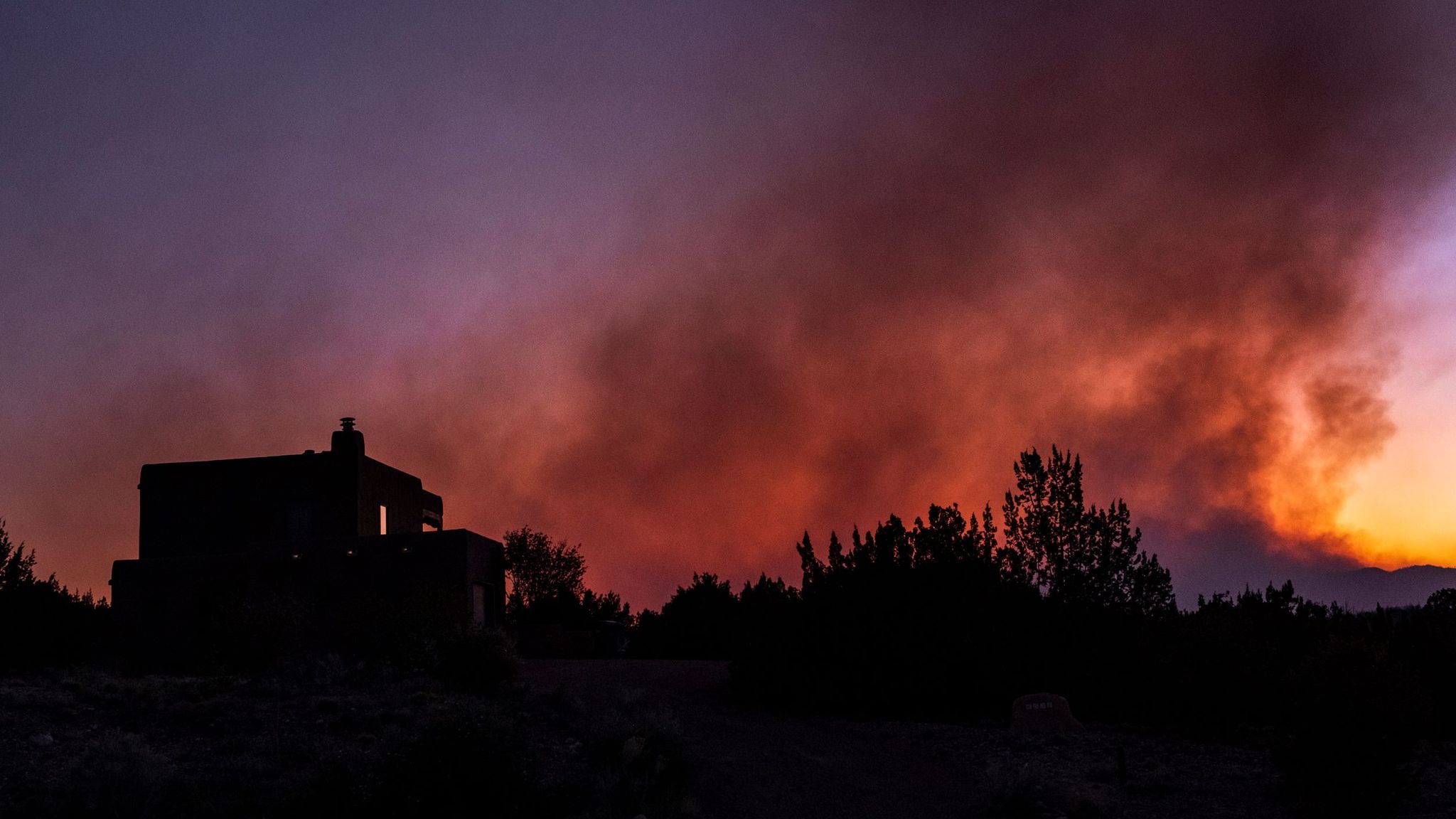 New Mexico wildfire 'Unprecedented extreme wind event' expected to fan