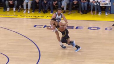 Curry gets the crowd going after dime to Moody