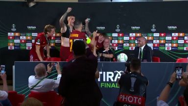 Mourinho mobbed by Roma players during press conference!