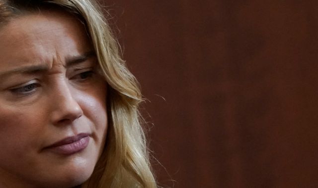 Depp v Heard: Amber says first time Johnny slapped her 'broke my heart' - Vimarsana News