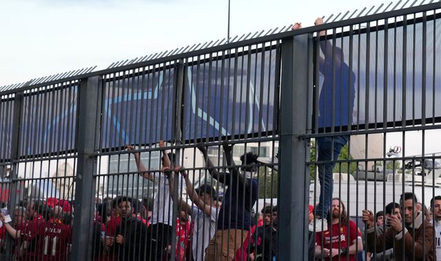 Liverpool FC calls for investigation into treatment of fans after 'chaos' before delayed Champions League final - Vimarsana News