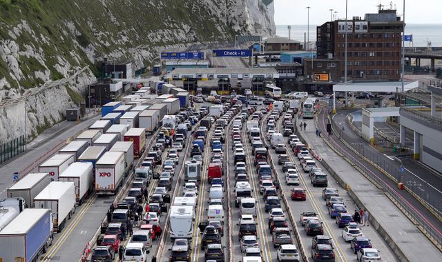 Thousands of Liverpool fans and half-term holidaymakers stuck in long queue at Dover - Vimarsana News