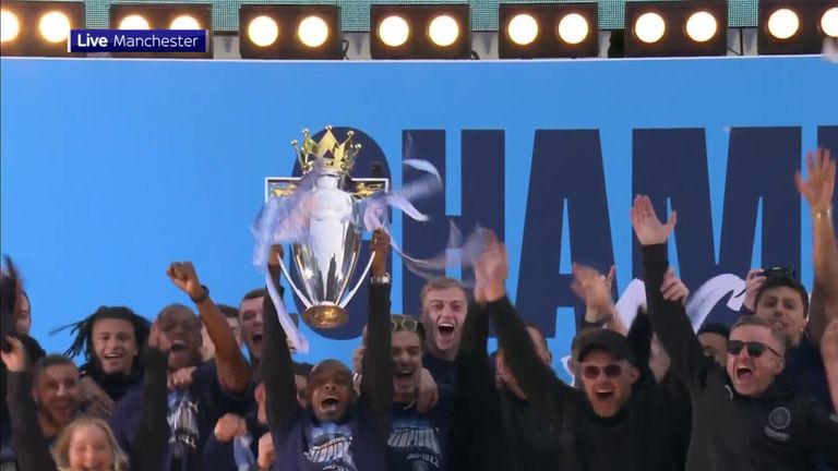Man City merayakan kemenangan gelar PL yang luar biasa dengan penggemar mereka |  Video |  Tonton Acara TV