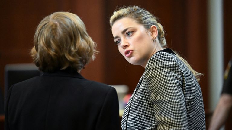 Actor Amber Heard talks to her attorney Elaine Bredehoft during actor and her ex-husband Johnny Depp&#39;s defamation case against her, in the courtroom at the Fairfax County Circuit Courthouse in Fairfax, Virginia, U.S., May 24, 2022. Jim Watson/Pool via REUTERS
