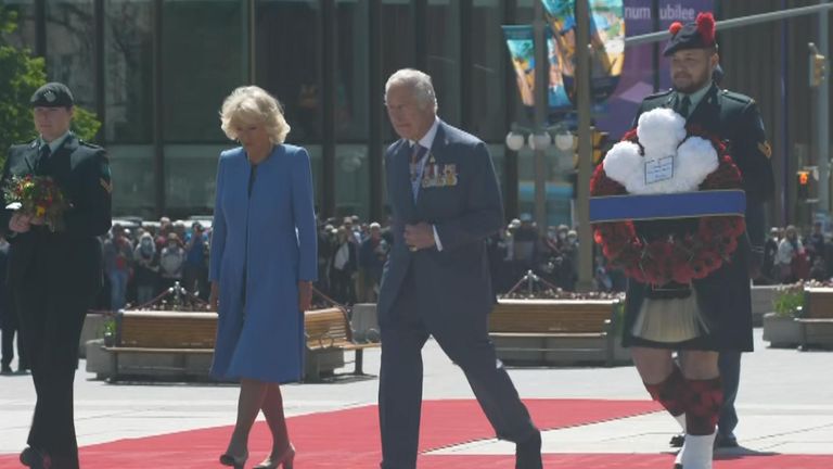 Prince Charles and Camilla, the duchess of Cornwall, paid their respects to Canada&#39;s war dead in a ceremony at Ottawa&#39;s War Memorial.