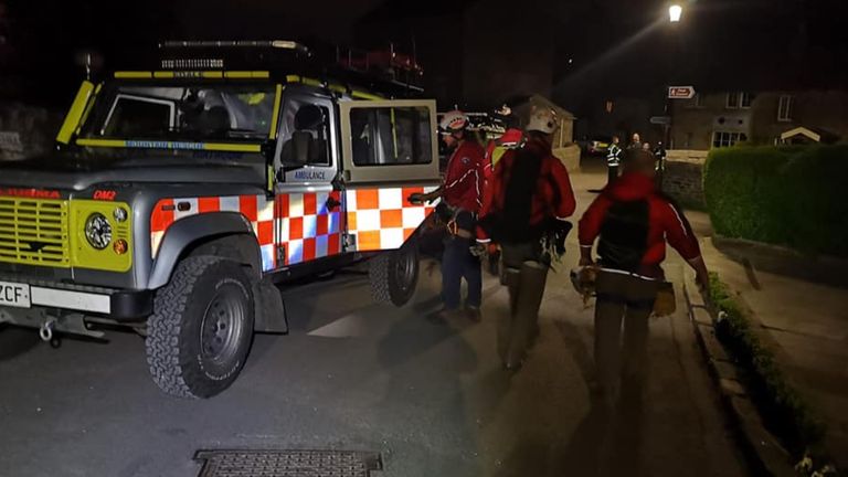 Les équipages ont passé plus de deux heures sur l'opération de sauvetage Pic: Edale Mountain Rescue 