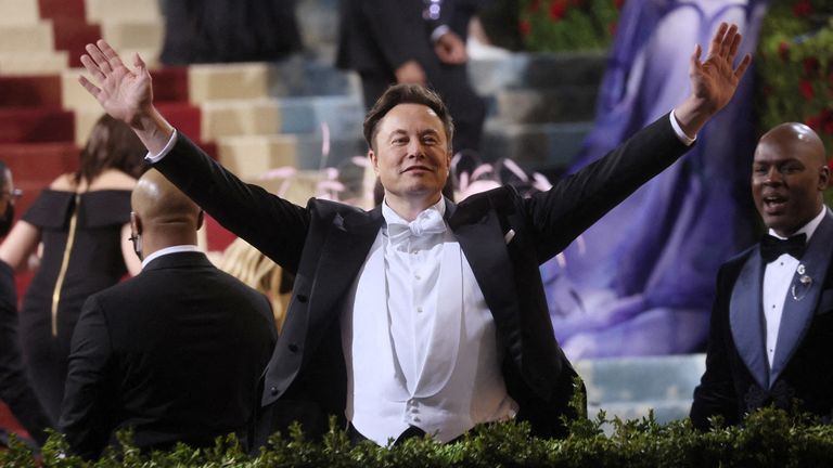 Elon Musk arrives at the In America: An Anthology of Fashion themed Met Gala at the Metropolitan Museum of Art in New York City, New York, U.S., May 2, 2022. REUTERS/Brendan Mcdermid TPX IMAGES OF THE DAY
